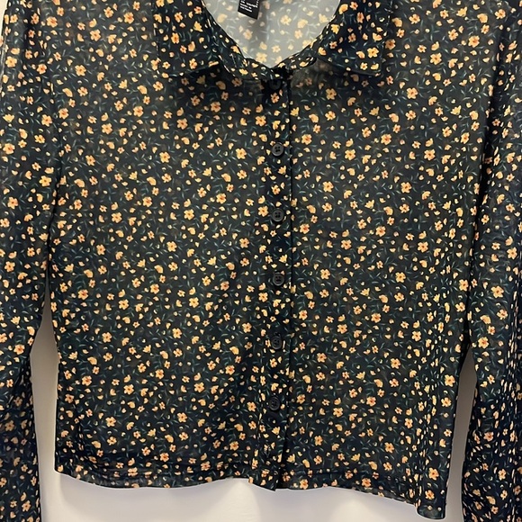 Forever 21 flowered long sleeve collared crop top size Large - Picture 6 of 6